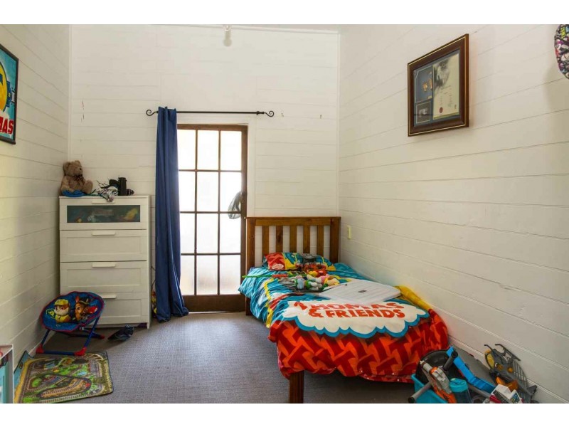 42 Burrowes Street, Surat QLD 4417