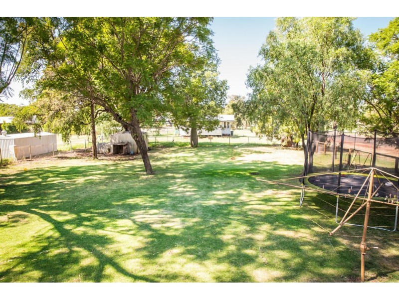 42 Burrowes Street, Surat QLD 4417