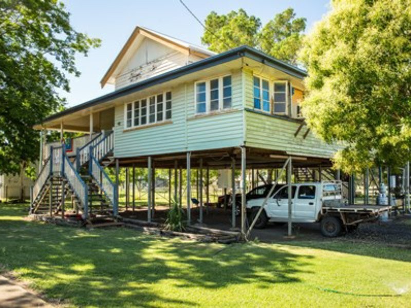 42 Burrowes Street, Surat QLD 4417