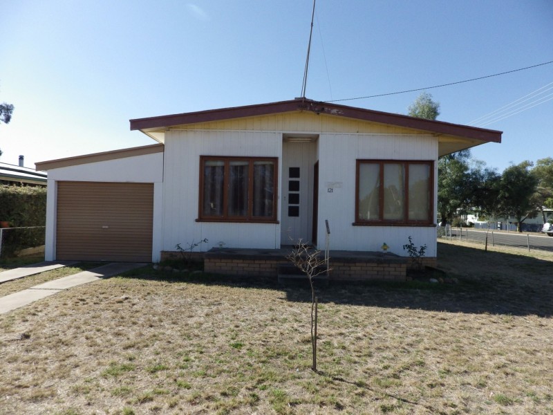 121 Miscamble Street, Roma QLD 4455