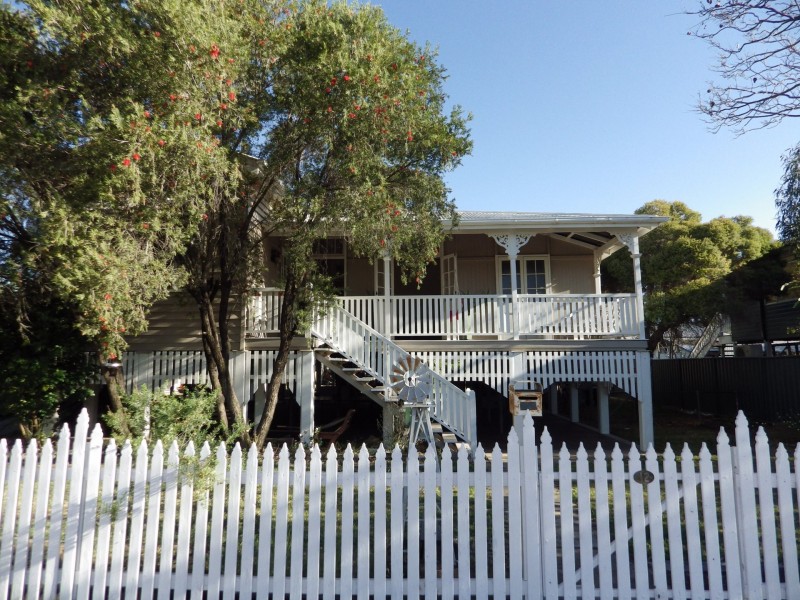 12 Lovell Street, Roma QLD 4455