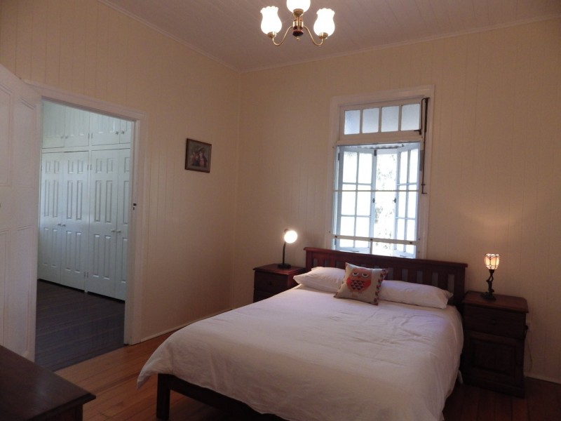 12 Lovell Street, Roma QLD 4455