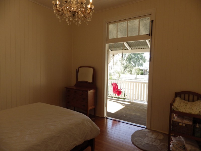 12 Lovell Street, Roma QLD 4455