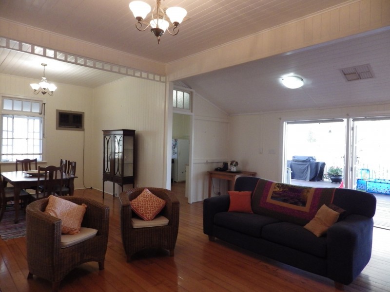 12 Lovell Street, Roma QLD 4455