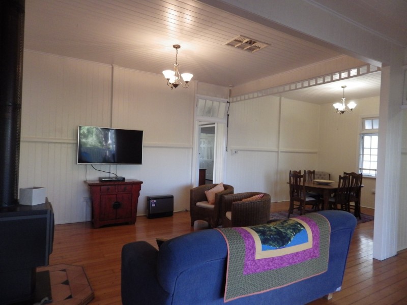 12 Lovell Street, Roma QLD 4455