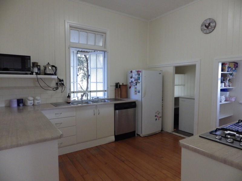 12 Lovell Street, Roma QLD 4455