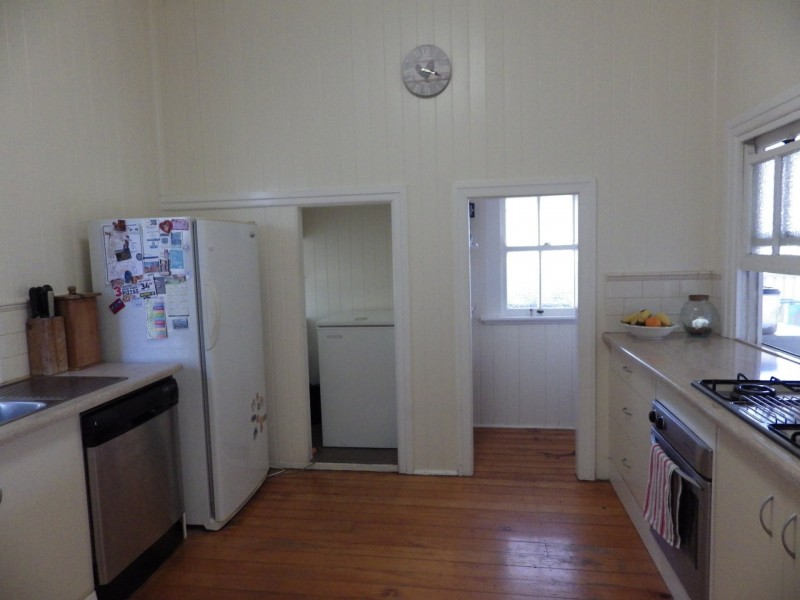 12 Lovell Street, Roma QLD 4455