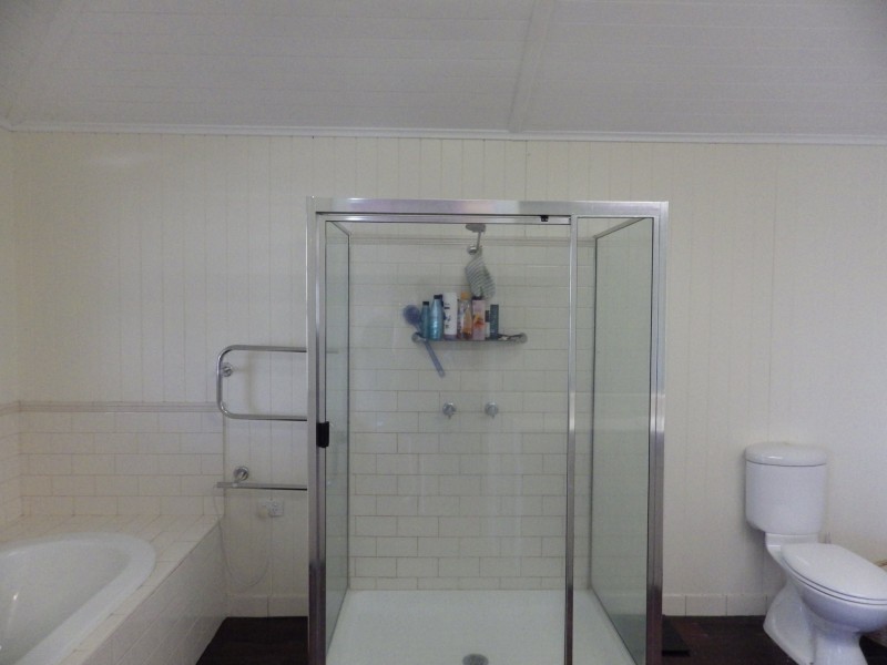 12 Lovell Street, Roma QLD 4455