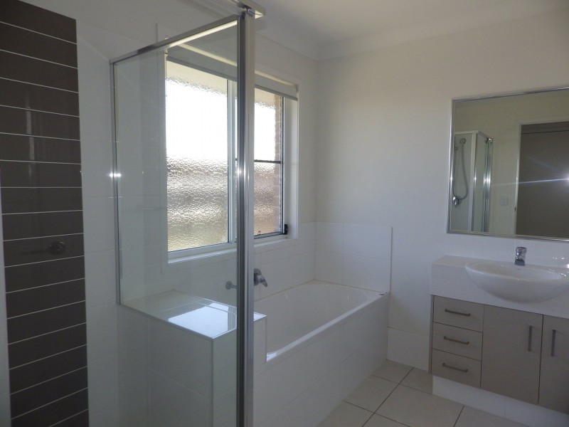 53 Wheeler Drive, Roma QLD 4455