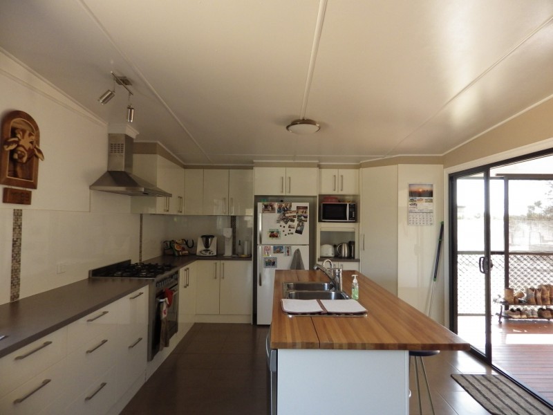 80 Leabrae Road, Wallumbilla QLD 4428
