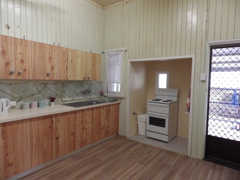 15 Burrowes Street, Surat QLD 4417