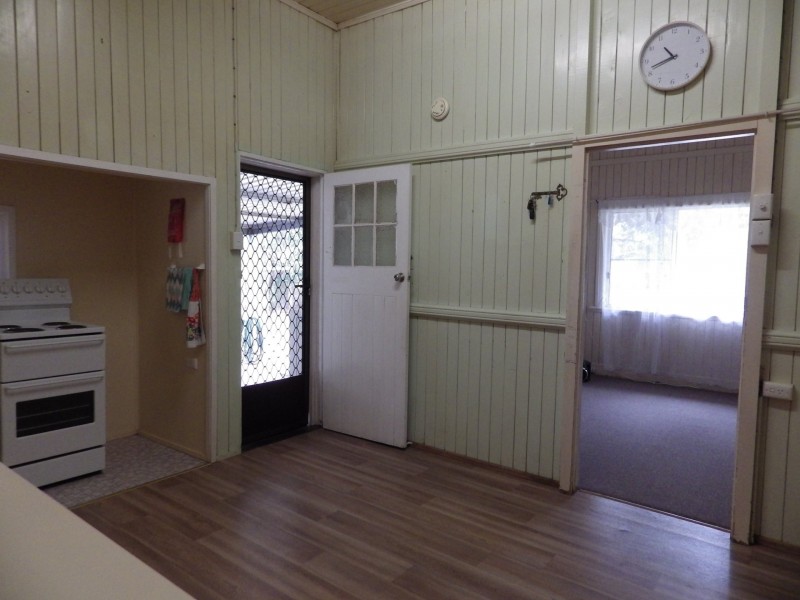 15 Burrowes Street, Surat QLD 4417