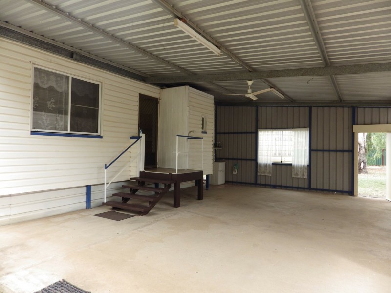 15 Burrowes Street, Surat QLD 4417