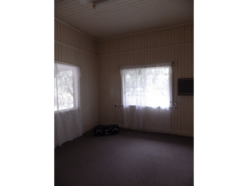 15 Burrowes Street, Surat QLD 4417