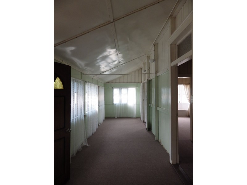 15 Burrowes Street, Surat QLD 4417