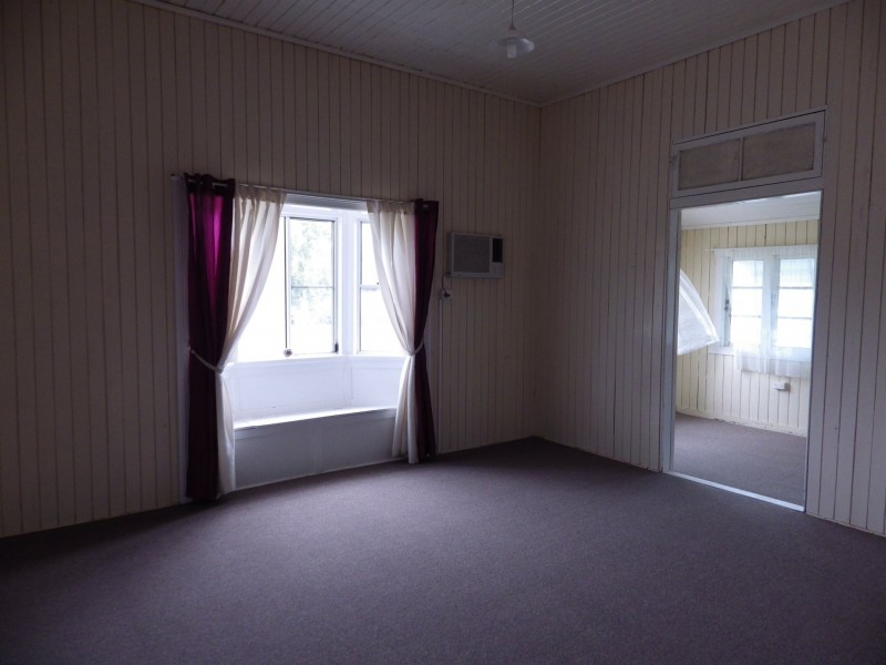 15 Burrowes Street, Surat QLD 4417