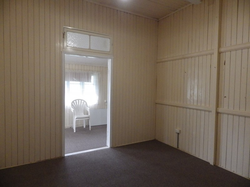 15 Burrowes Street, Surat QLD 4417