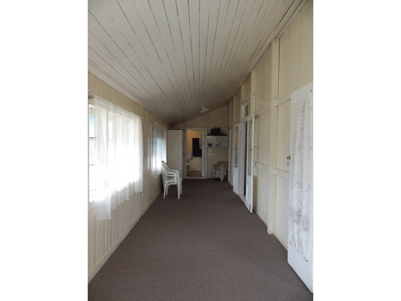 15 Burrowes Street, Surat QLD 4417