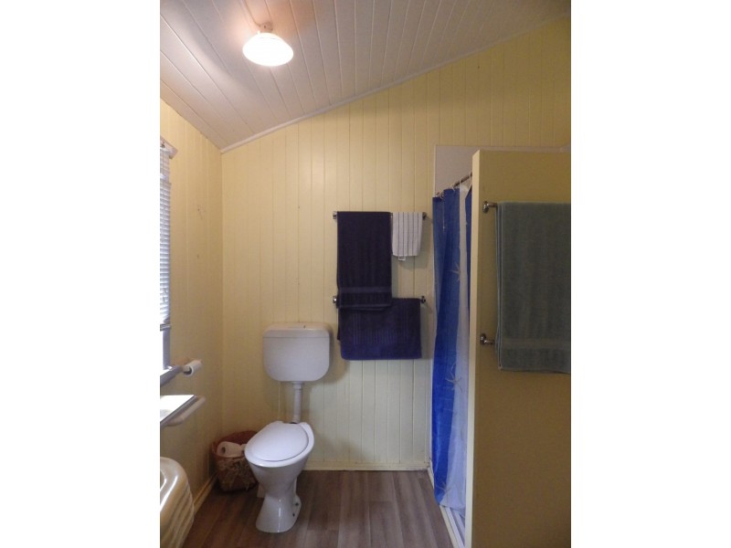 15 Burrowes Street, Surat QLD 4417