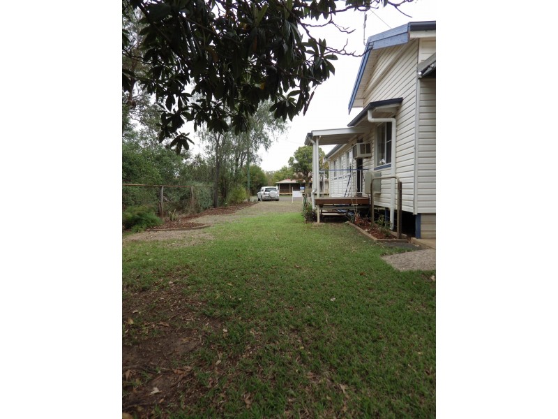 15 Burrowes Street, Surat QLD 4417