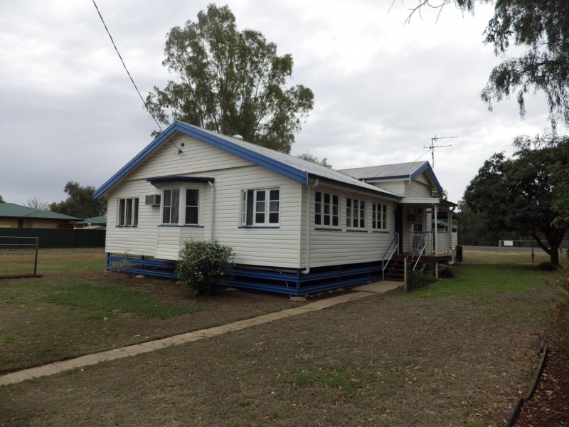 15 Burrowes Street, Surat QLD 4417