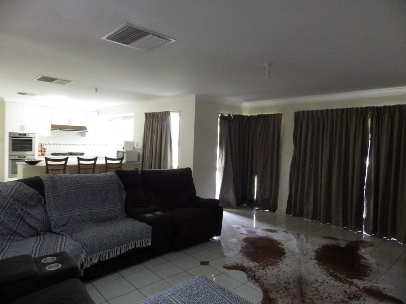 2 Alexander Avenue, Roma QLD 4455
