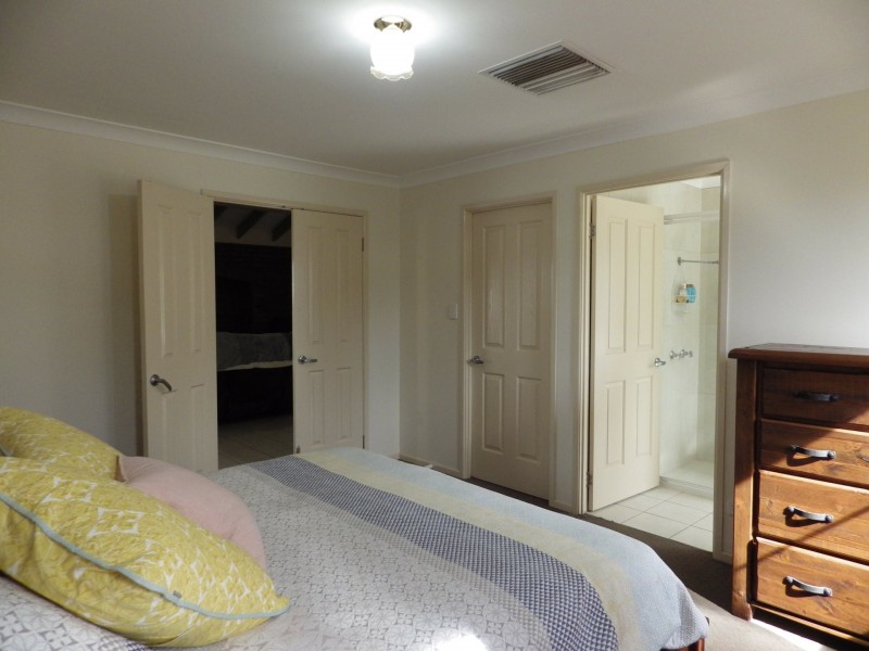 2 Alexander Avenue, Roma QLD 4455