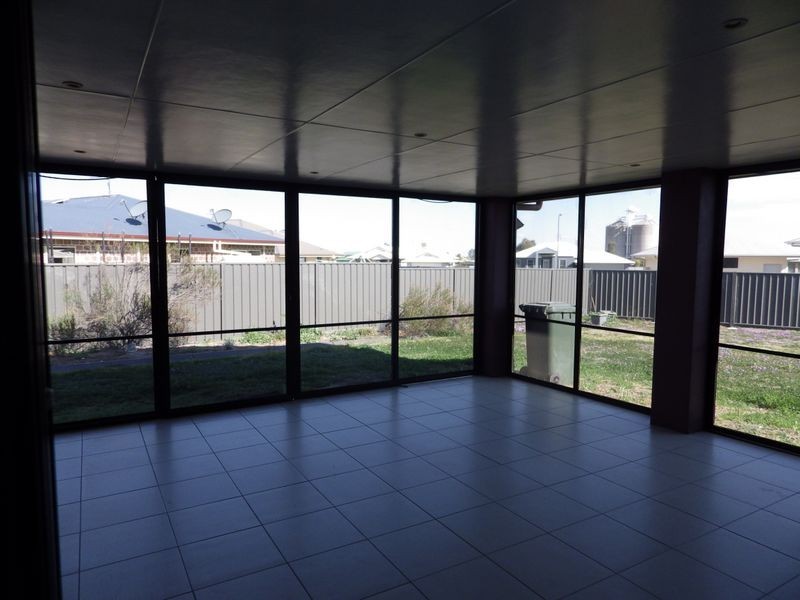 5 Lockyer Crescent, Roma QLD 4455