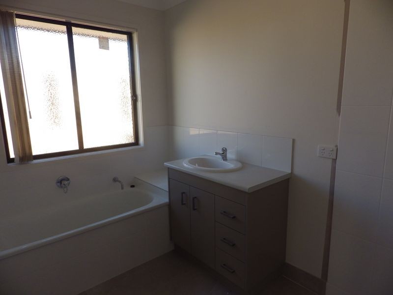 83 Wheeler Drive, Roma QLD 4455