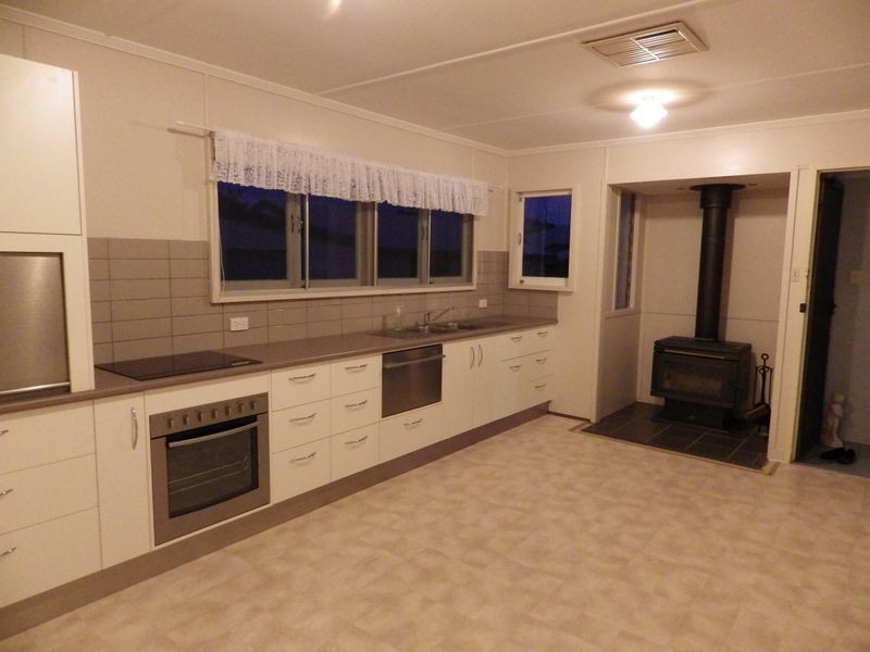 126 Currey Street, Roma QLD 4455