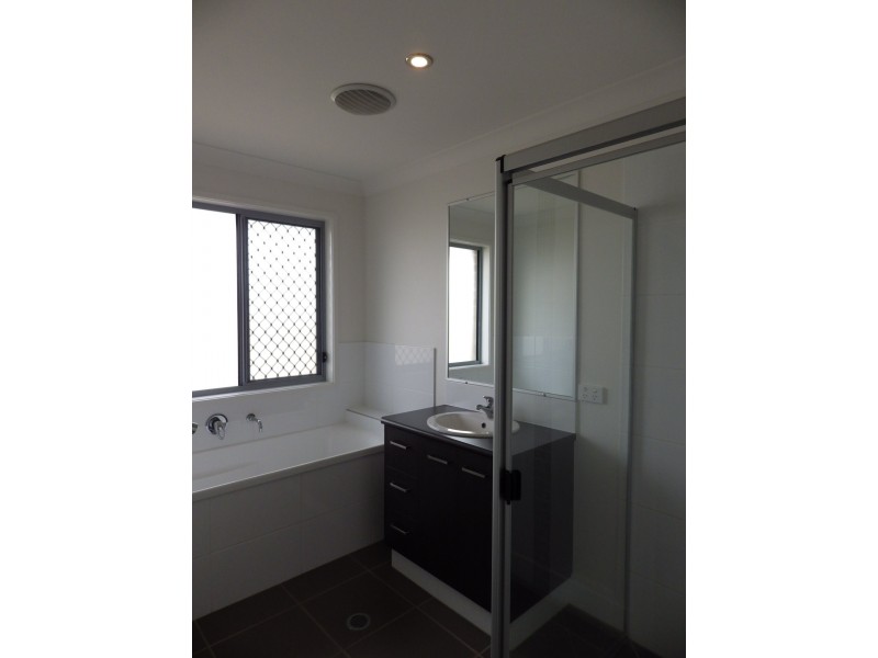 72 Taylor Street, Roma QLD 4455