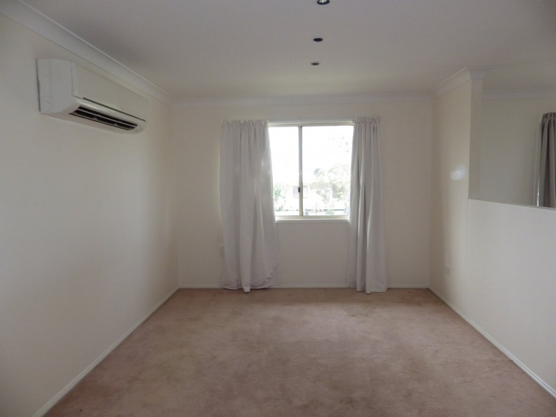 67 Currey Street, Roma QLD 4455