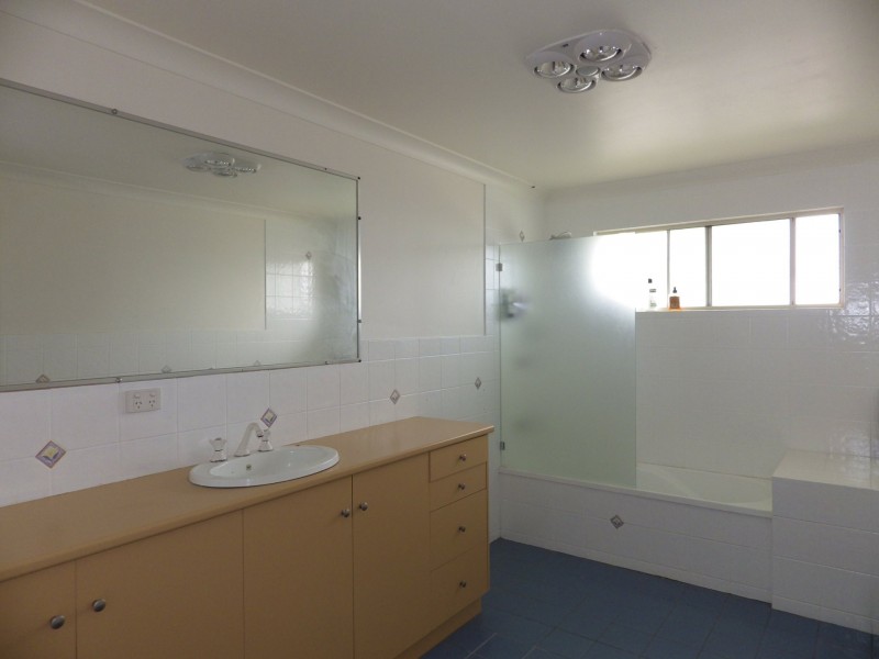 67 Currey Street, Roma QLD 4455