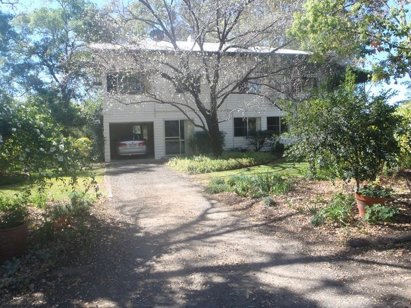 100 Edwardes Street, Roma QLD 4455