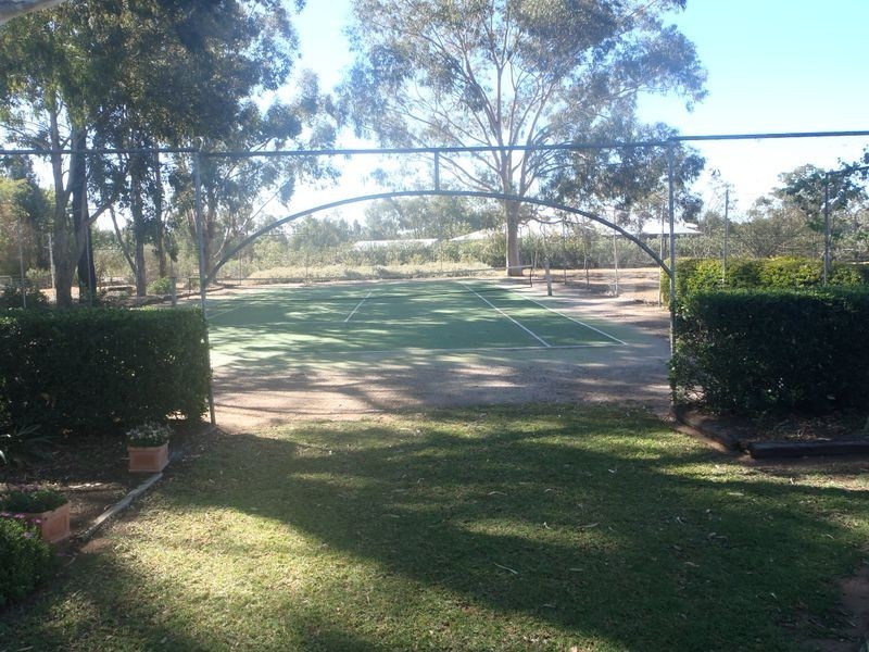 100 Edwardes Street, Roma QLD 4455