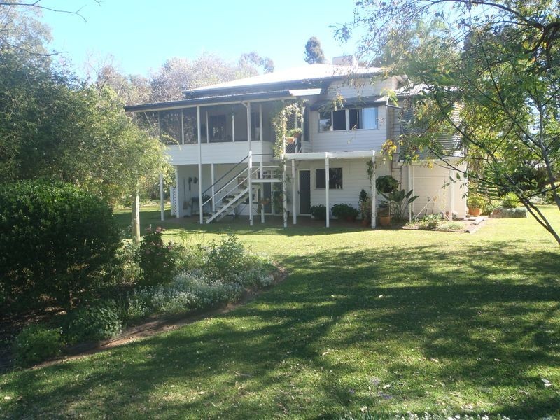 100 Edwardes Street, Roma QLD 4455