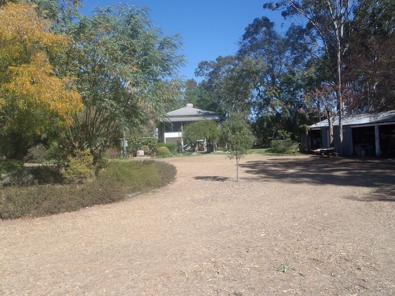 100 Edwardes Street, Roma QLD 4455