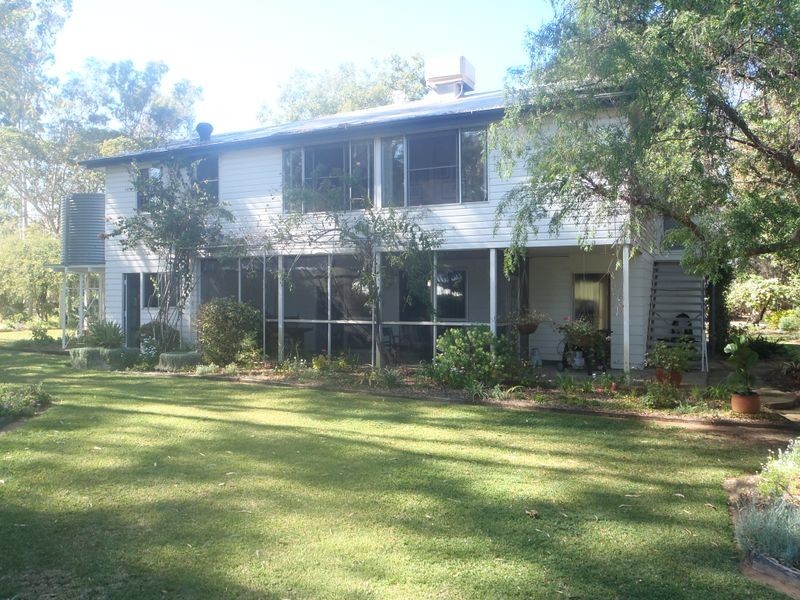 100 Edwardes Street, Roma QLD 4455