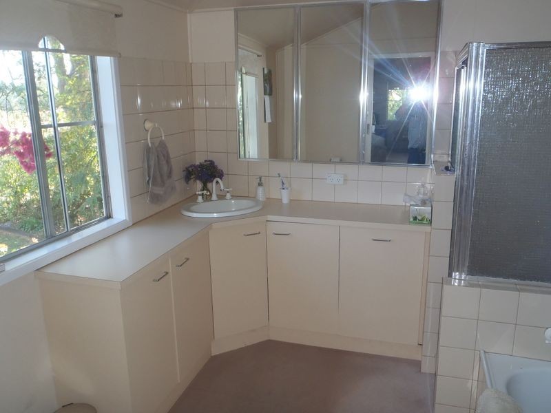 100 Edwardes Street, Roma QLD 4455