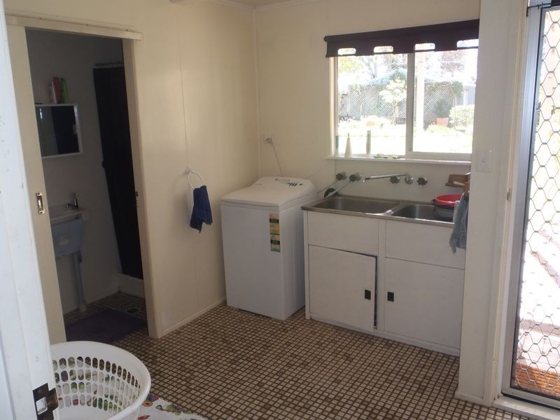 100 Edwardes Street, Roma QLD 4455