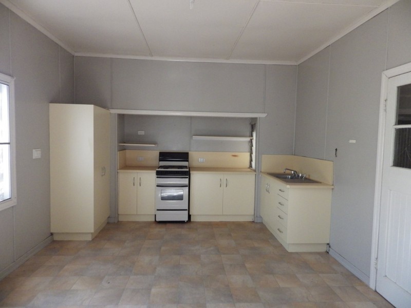 26 Feather Street, Roma QLD 4455