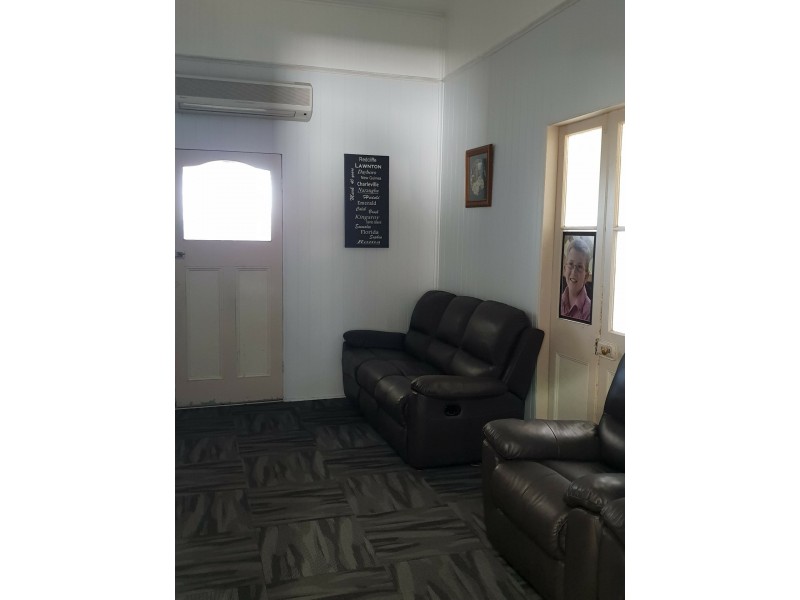 32 Queen Street, Roma QLD 4455