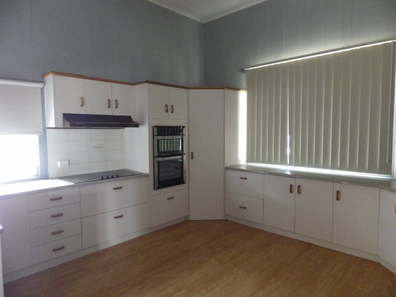 130 Wyndham Street, Roma QLD 4455