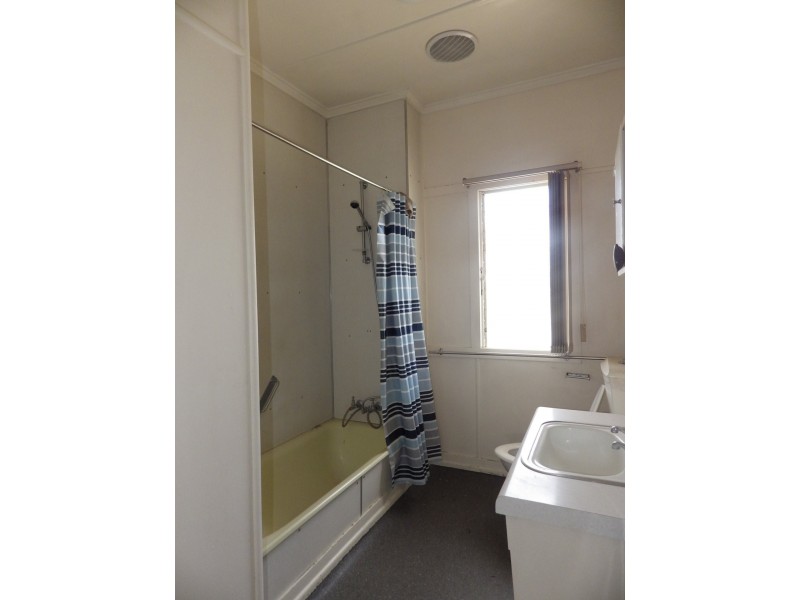 4 McEwan Street, Roma QLD 4455