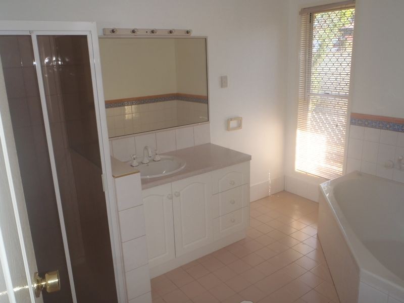 5 Madison Terrace, Roma QLD 4455