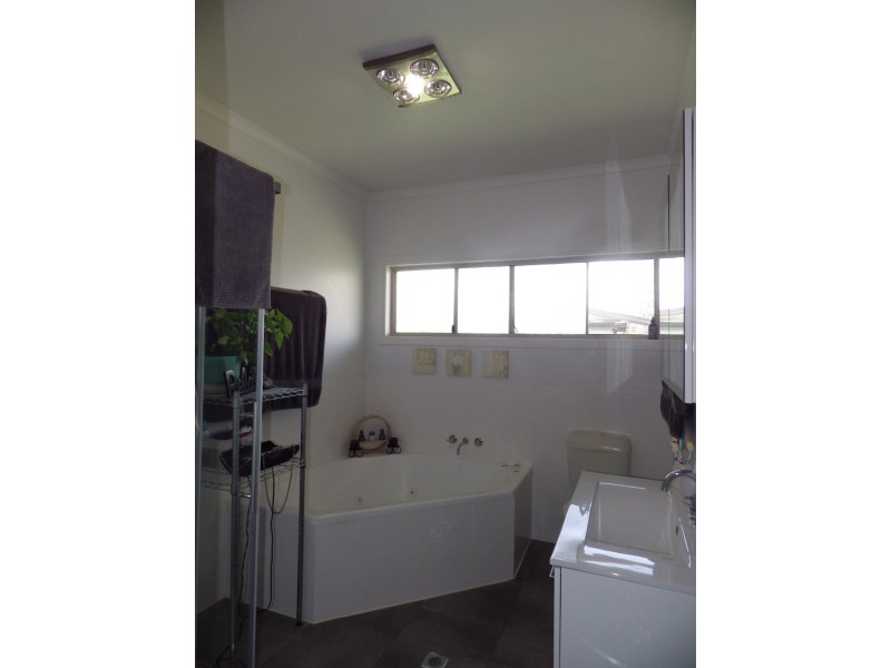 5 Laman Street, Roma QLD 4455