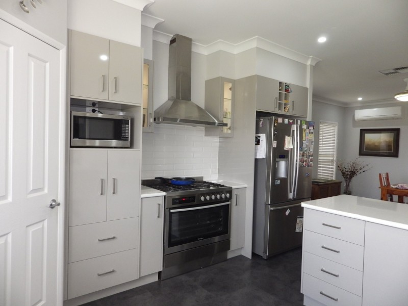 168 Bourne Drive, Roma QLD 4455