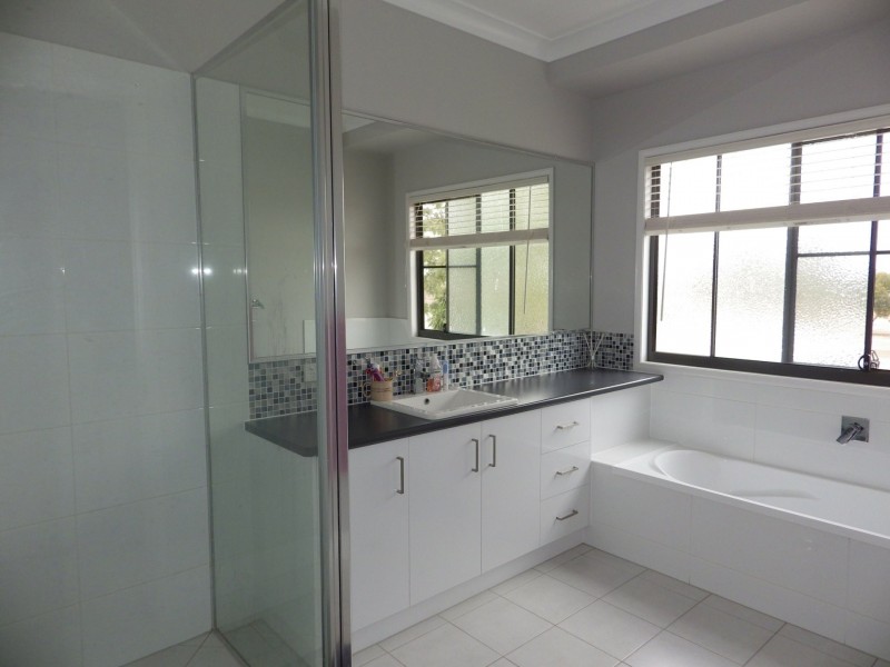 168 Bourne Drive, Roma QLD 4455