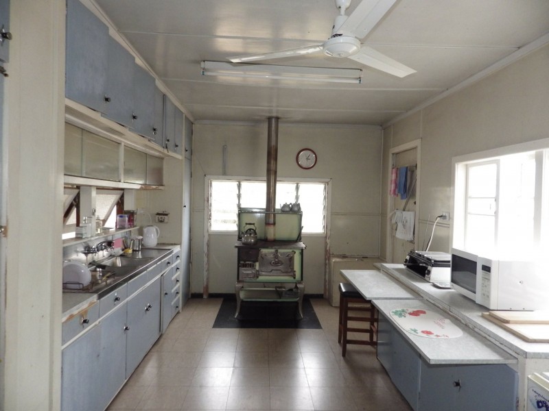 73 Bowen Street, Roma QLD 4455