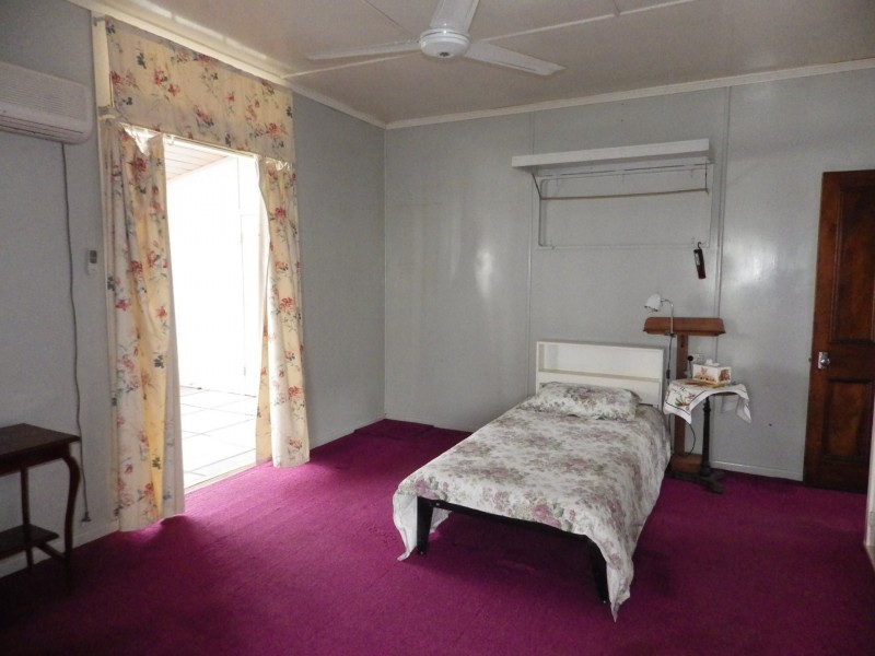 73 Bowen Street, Roma QLD 4455